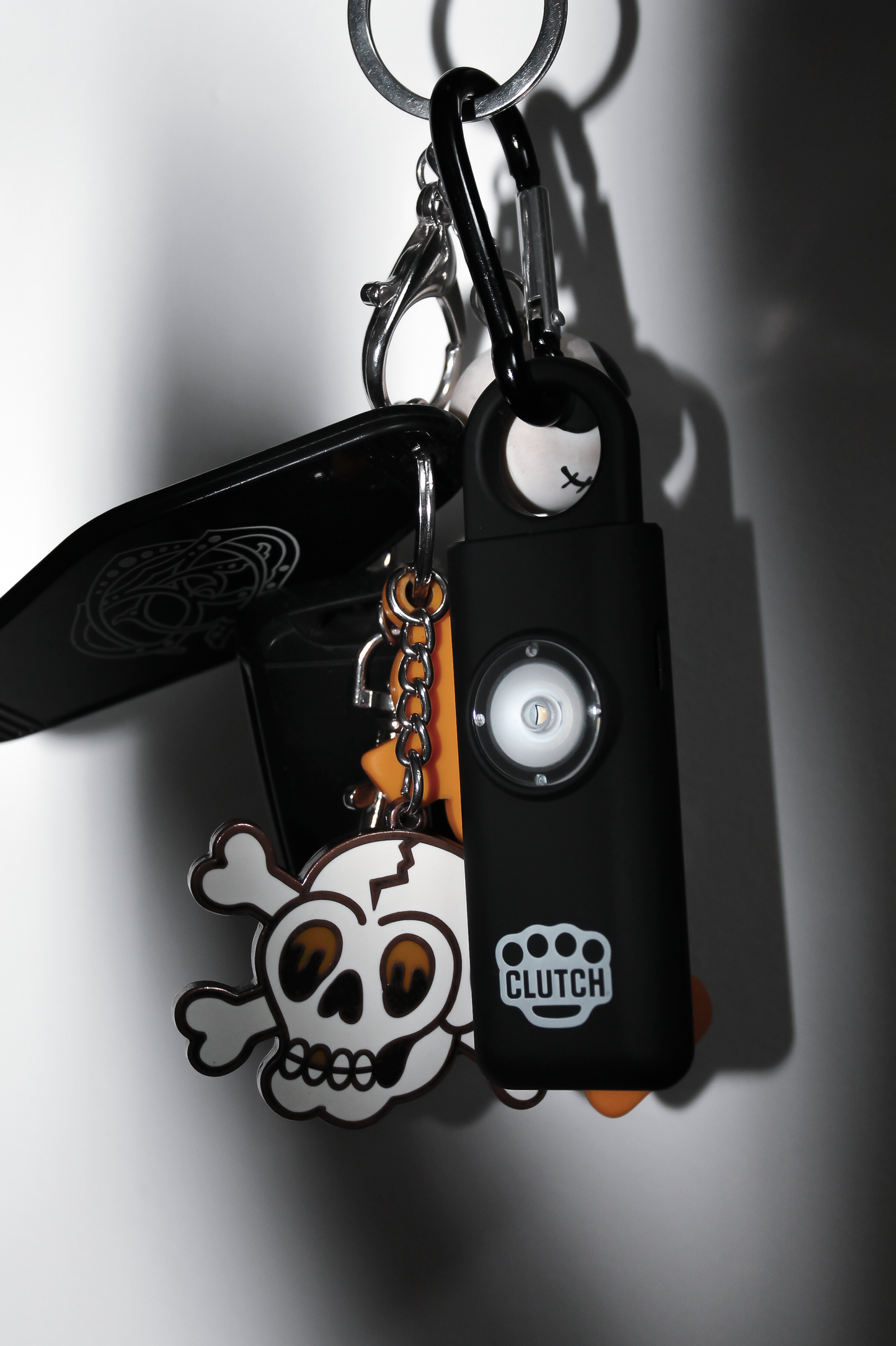 THE SNITCH CLUTCH DEFENSE© KEYCHAIN PERSONAL SAFETY ALARM. AUTOMATIC 911 CALL & EMERGENCY CONTACT GPS LOCATION.