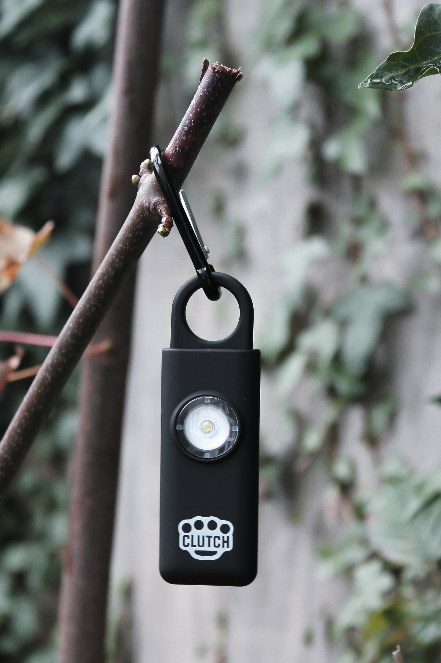 THE SNITCH CLUTCH DEFENSE© KEYCHAIN PERSONAL SAFETY ALARM. AUTOMATIC 911 CALL & EMERGENCY CONTACT GPS LOCATION.