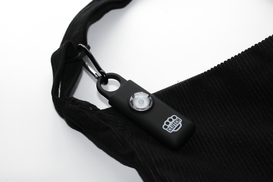 THE SNITCH CLUTCH DEFENSE© KEYCHAIN PERSONAL SAFETY ALARM. AUTOMATIC 911 CALL & EMERGENCY CONTACT GPS LOCATION.